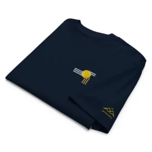 T-shirt Mer du Nord Navy Blue de NOWFIELD, présenté plié.